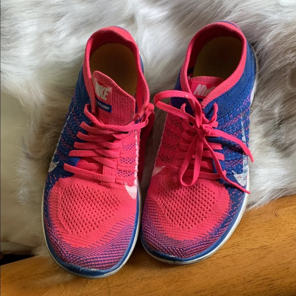 Nike shoes (SOLD ON MECARI)